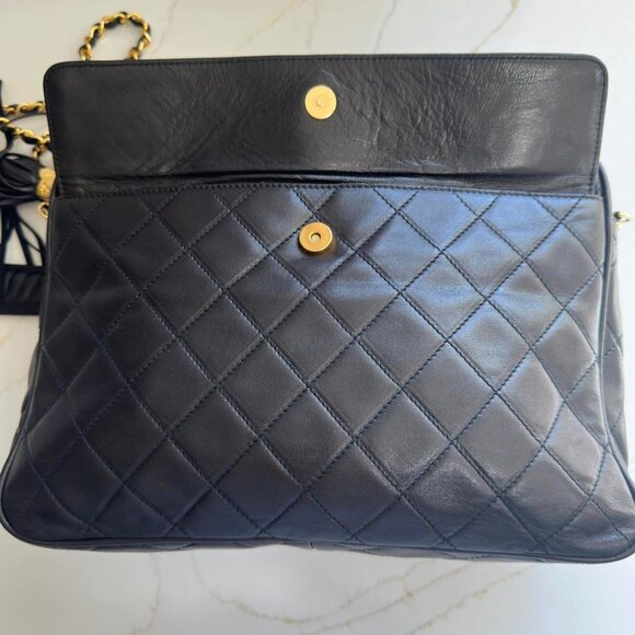 Chanel Vintage tassel camera bag with gold plated hardware in lambskin leather - Picture 12 of 16